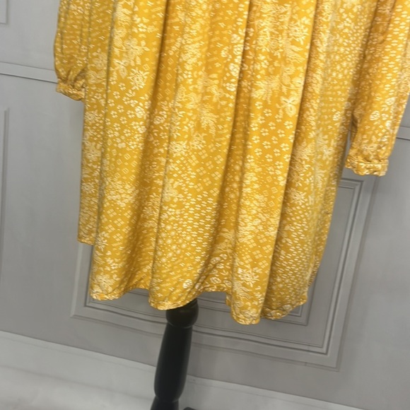 Yellow floral dress 🖤 - Picture 4 of 12